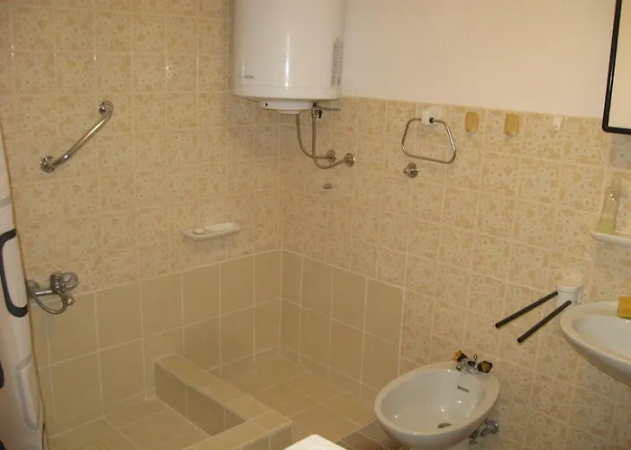 37 * Sveti Jakov