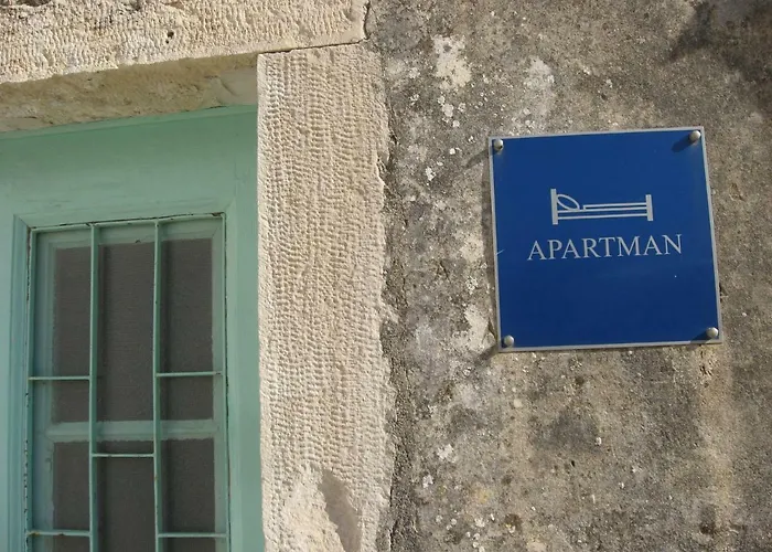 37 Διαμέρισμα *